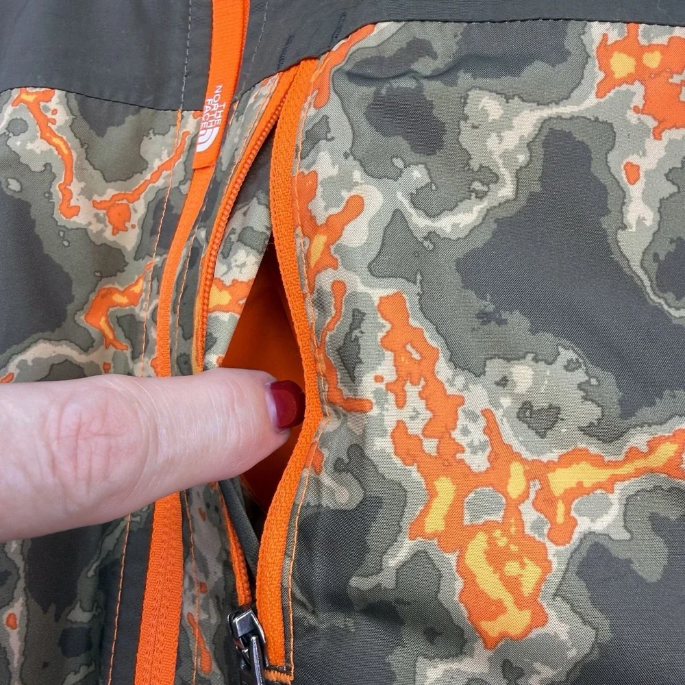 North Face Youth Snowquest Plus Insulated Jacket Camo Sz 10/12 DryVent‎ Outdoors
